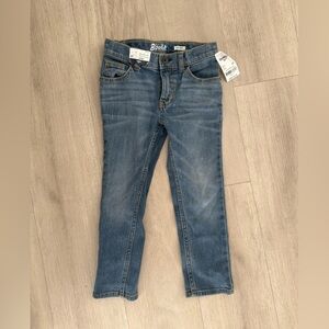 NWT OshKosh B’gosh Jeans - Size 5T
Brand new with tags!